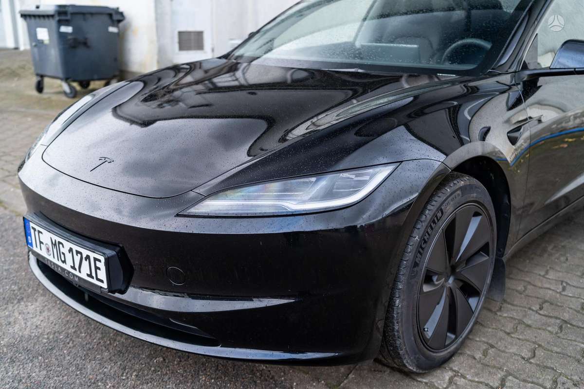 Tesla Model 3, 82 kWh, hatchback