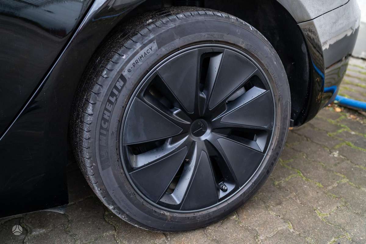 Tesla Model 3, 82 kWh, hatchback
