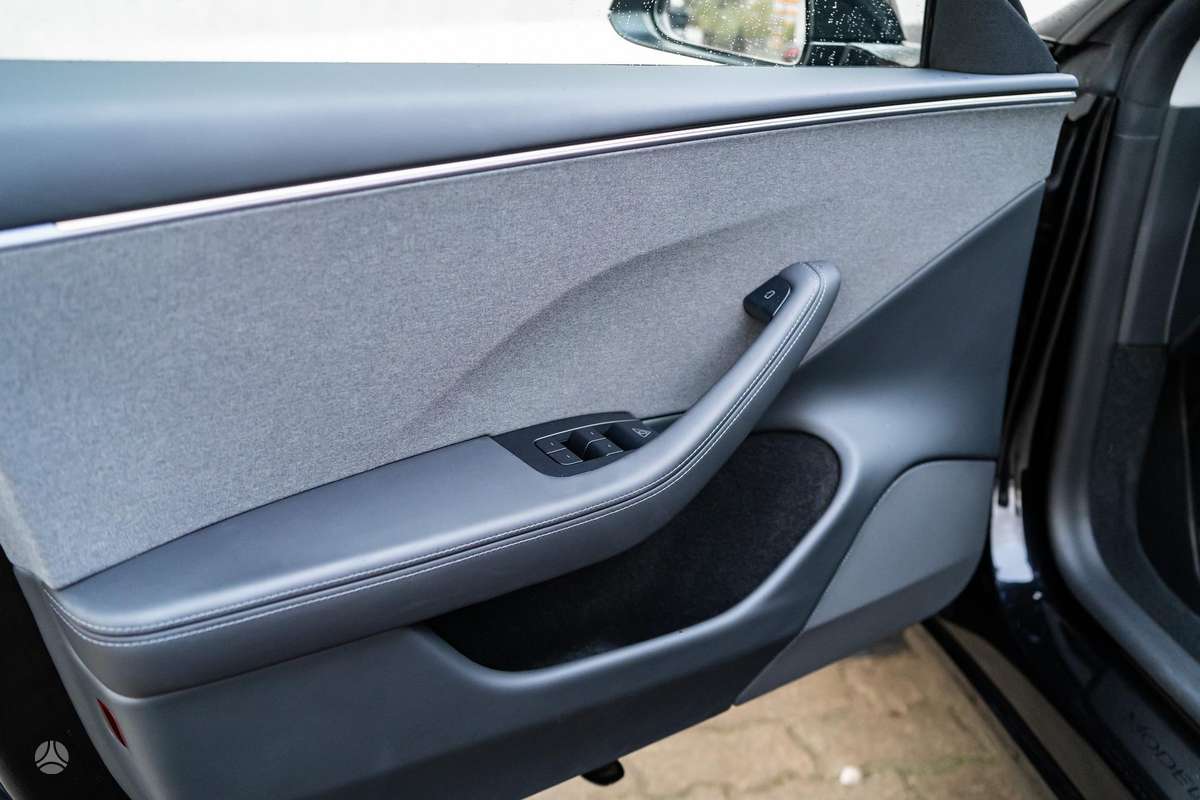 Tesla Model 3, 82 kWh, hatchback