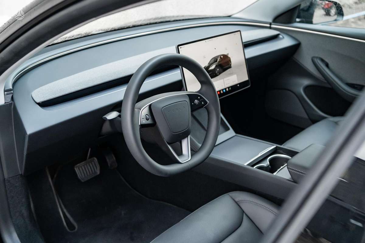 Tesla Model 3, 82 kWh, hatchback