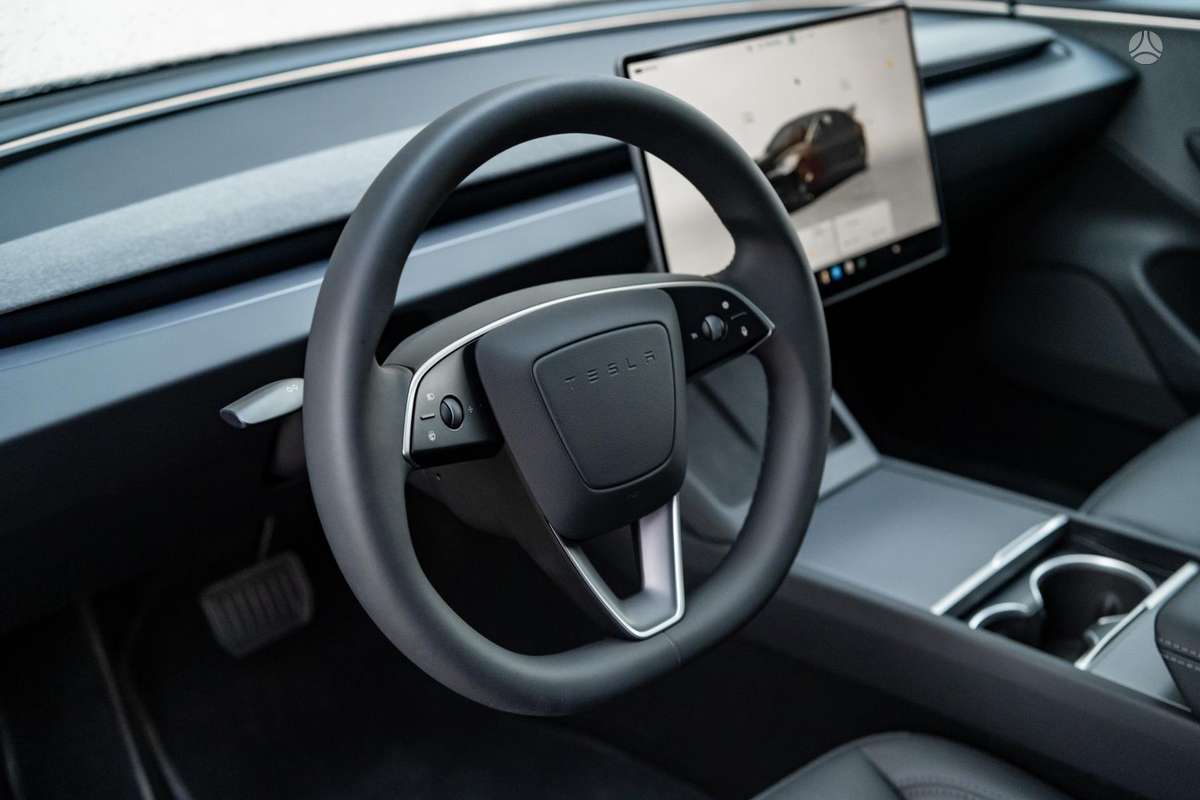 Tesla Model 3, 82 kWh, hatchback