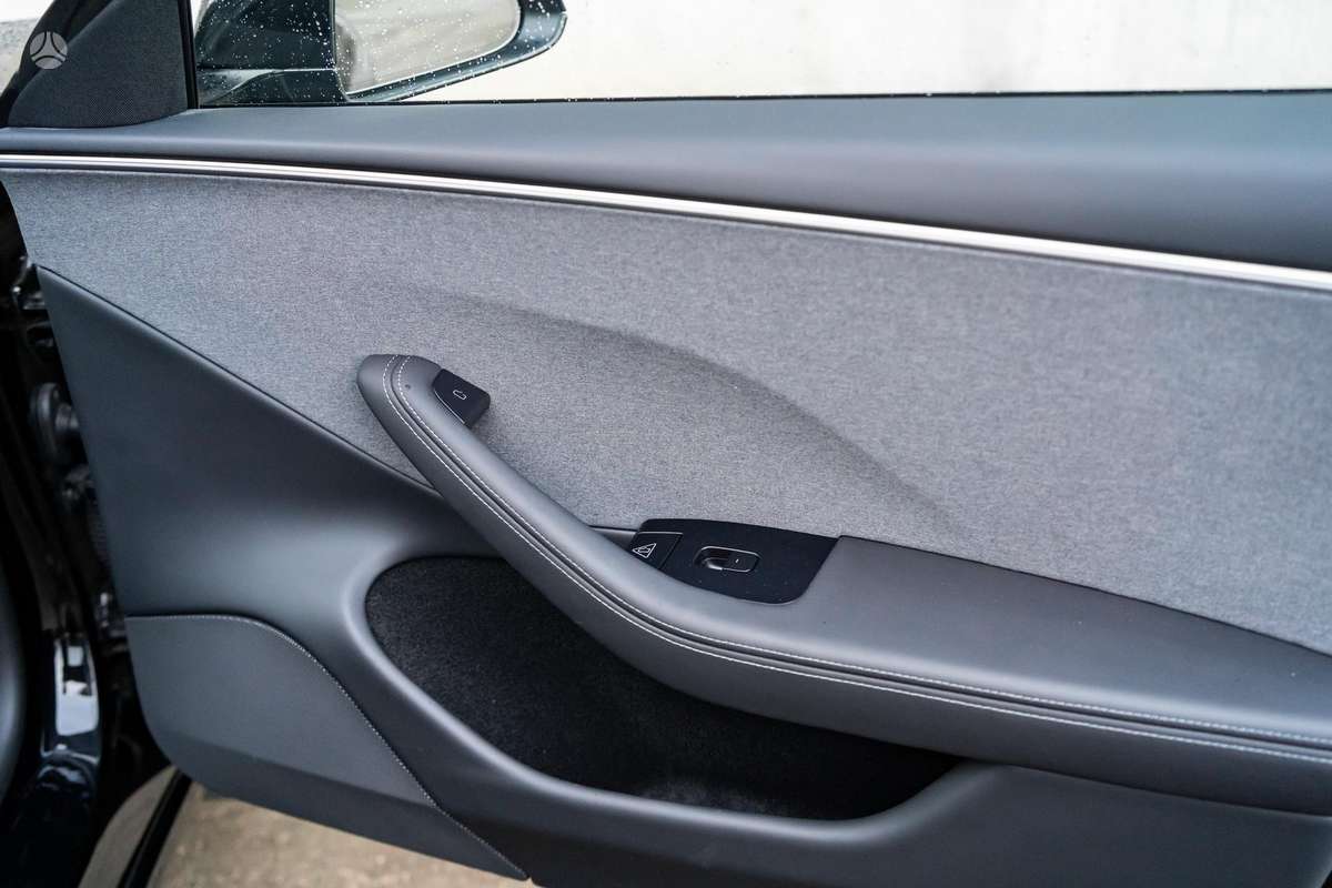 Tesla Model 3, 82 kWh, hatchback