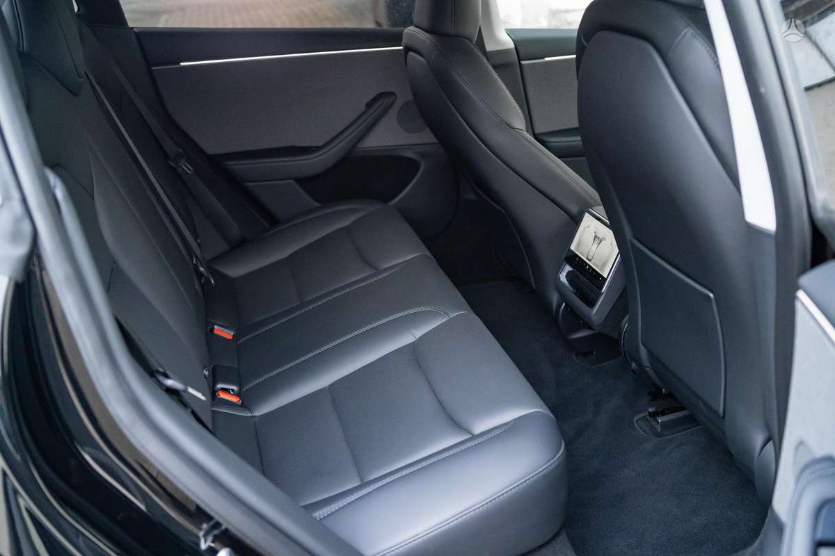 Tesla Model 3, 82 kWh, hatchback