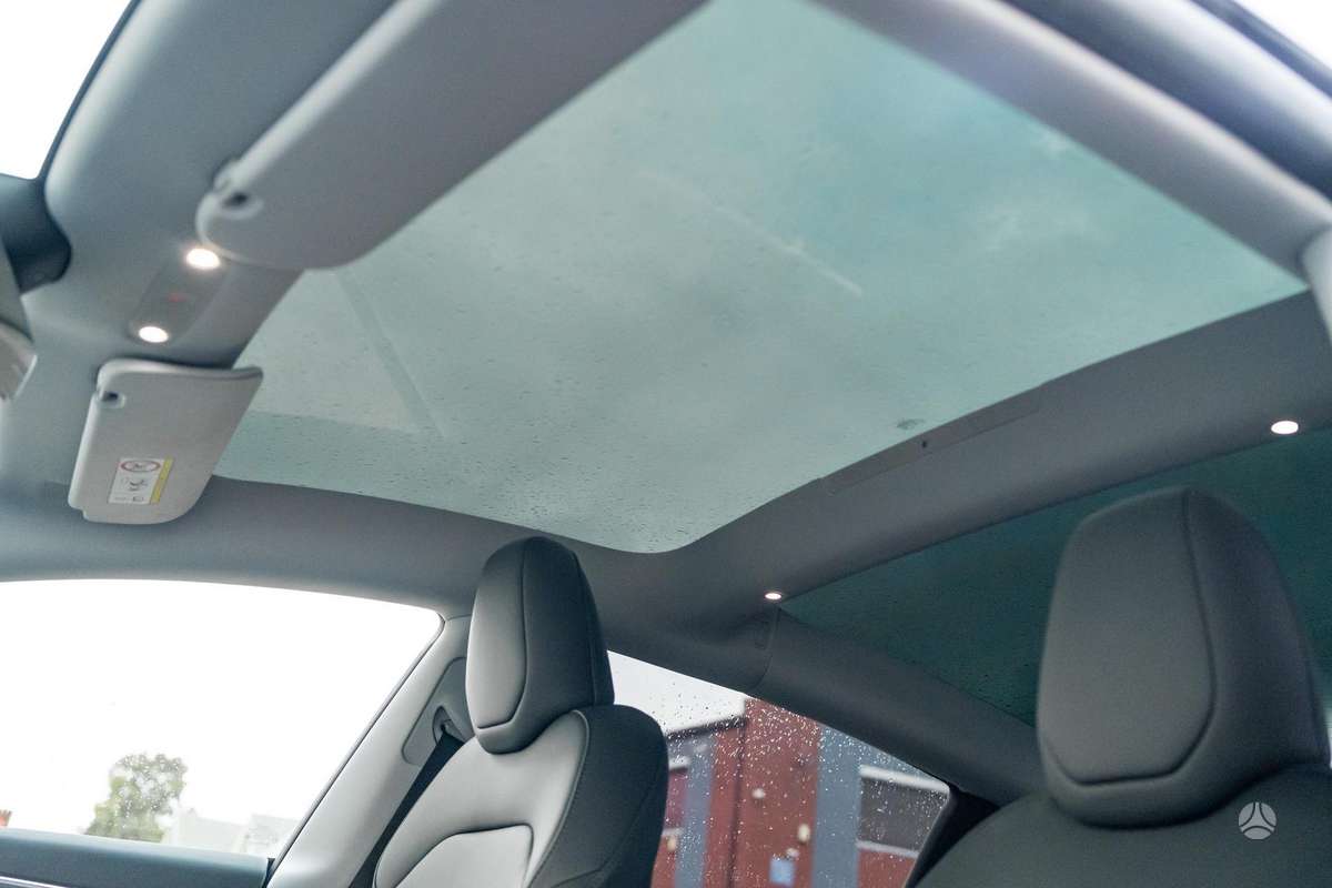 Tesla Model 3, 82 kWh, hatchback