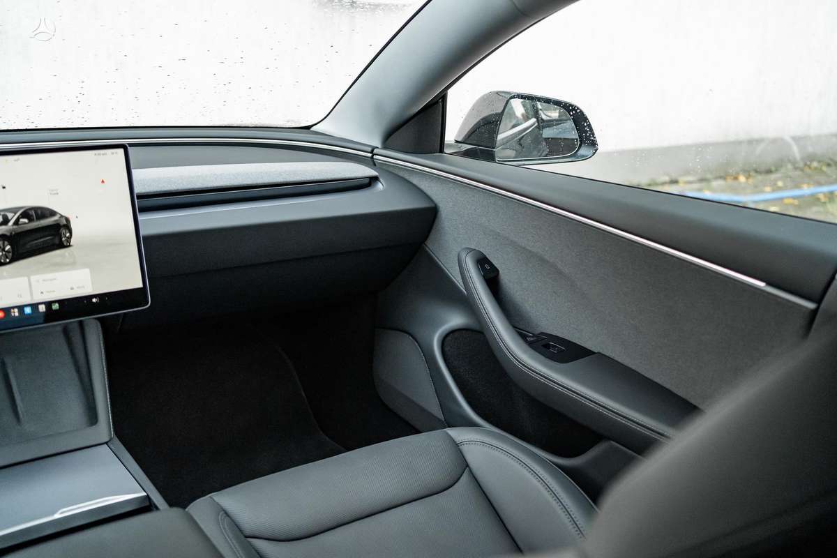 Tesla Model 3, 82 kWh, hatchback