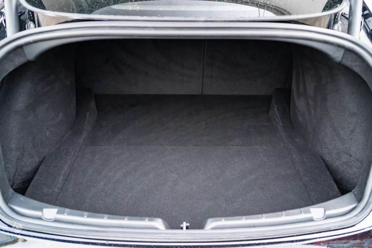 Tesla Model 3, 82 kWh, hatchback