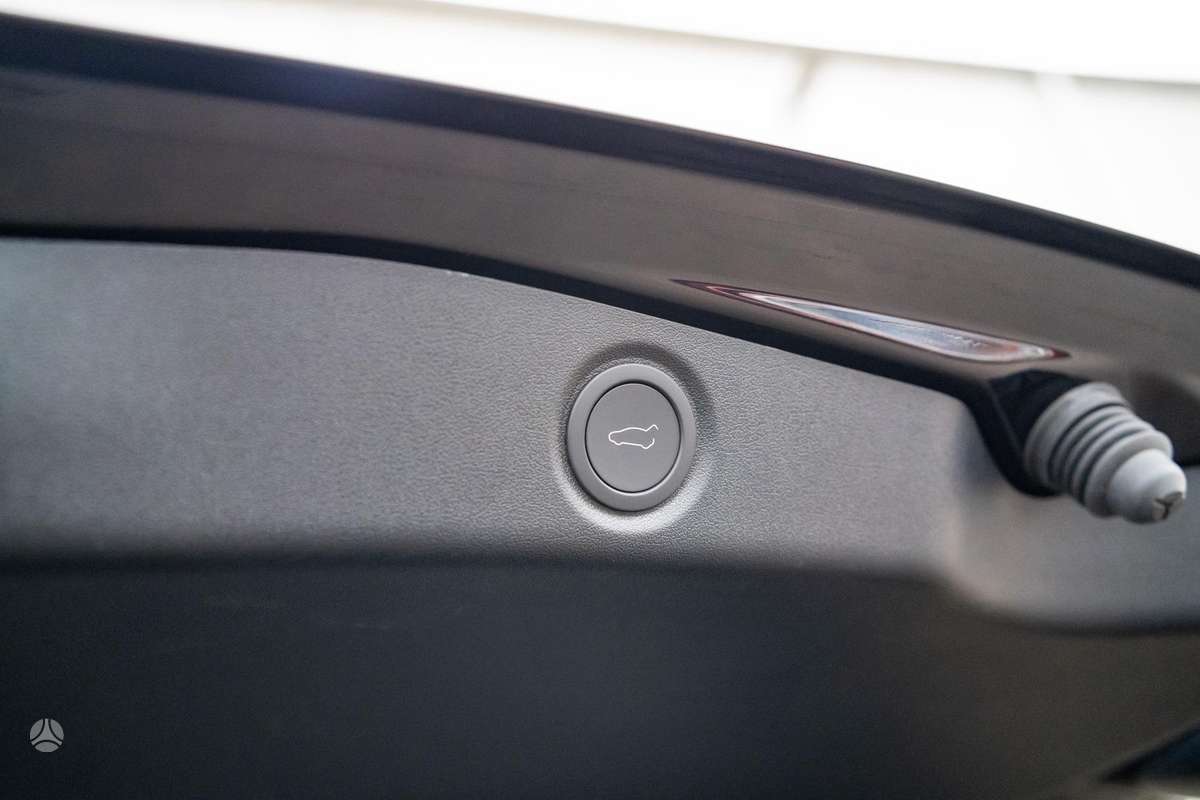 Tesla Model 3, 82 kWh, hatchback