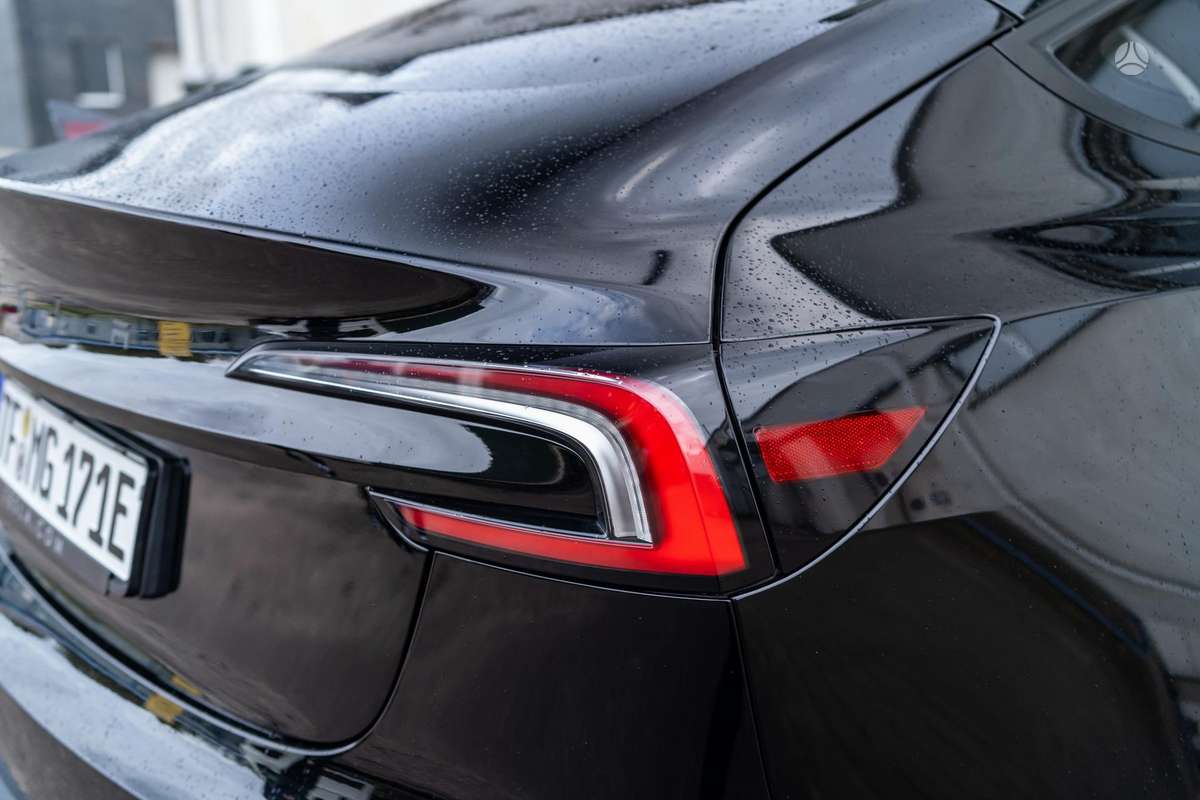 Tesla Model 3, 82 kWh, hatchback