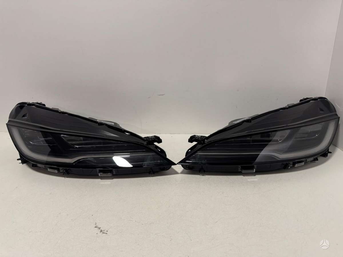 Tesla Model 3 žibintai