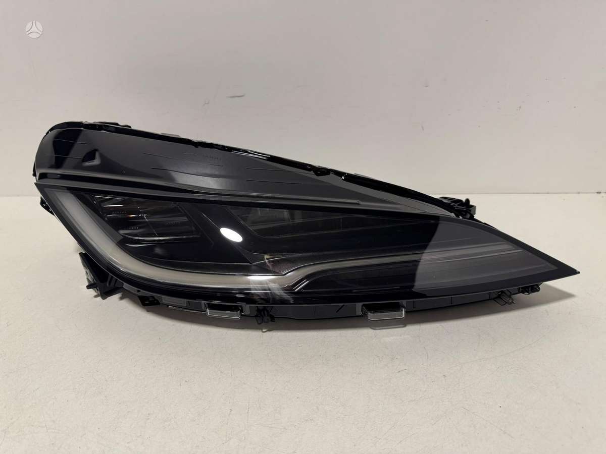 Tesla Model 3 žibintai