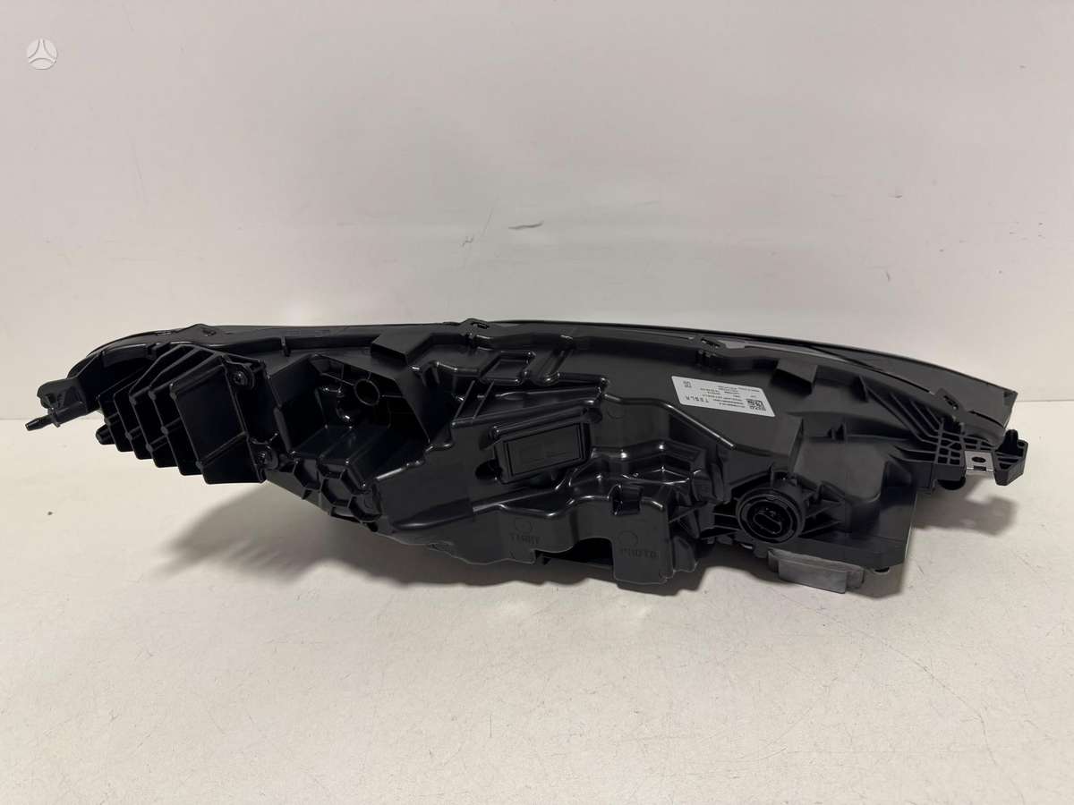 Tesla Model 3 žibintai