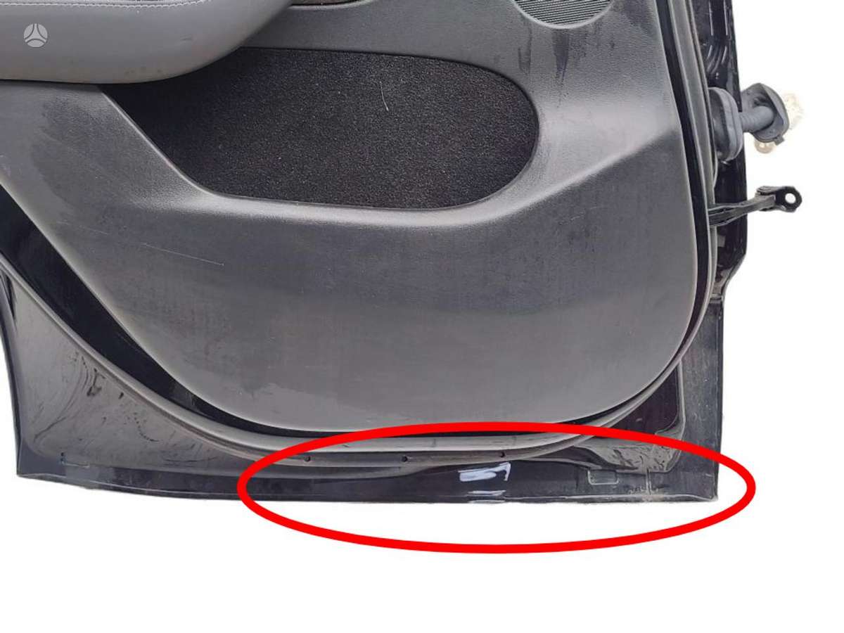 Tesla Model Y двери