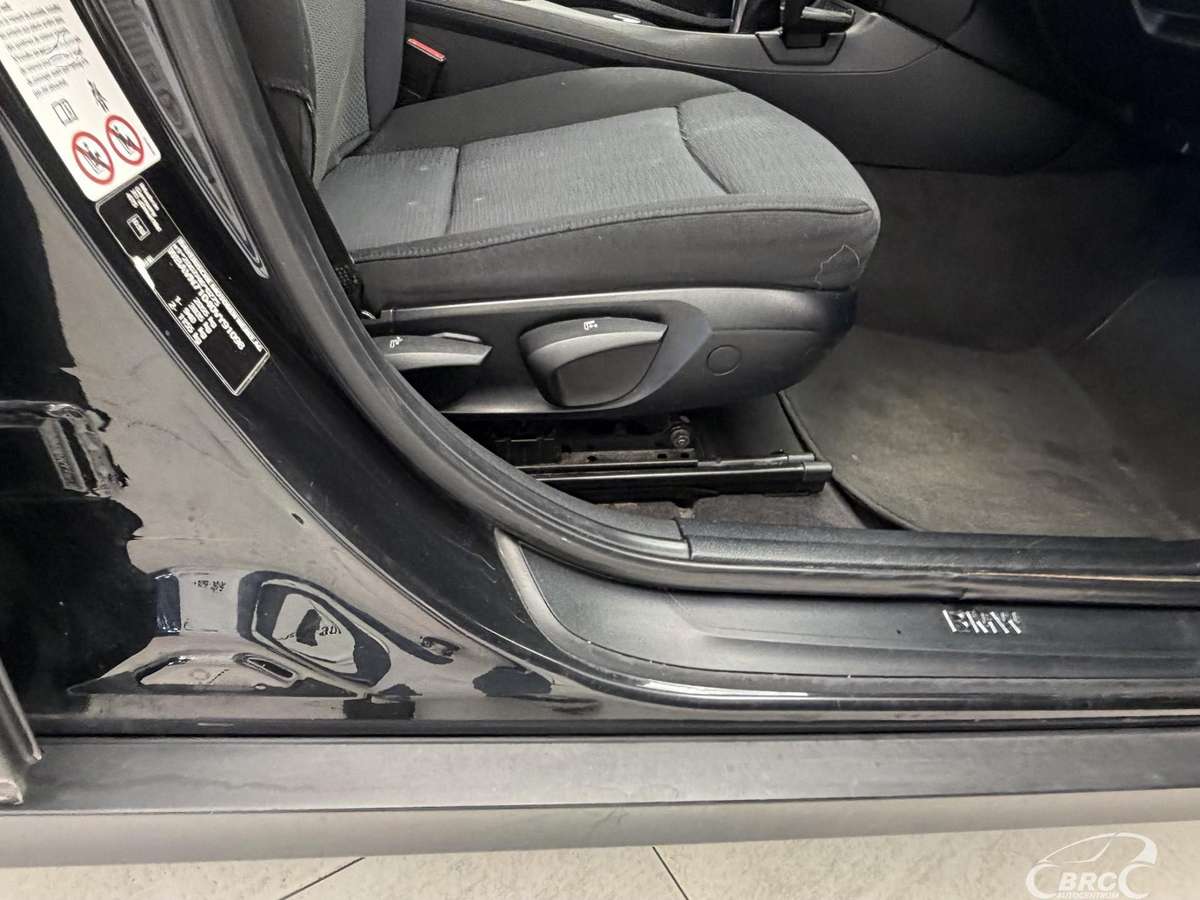 BMW X1, 2.0 l., off-road / crossover