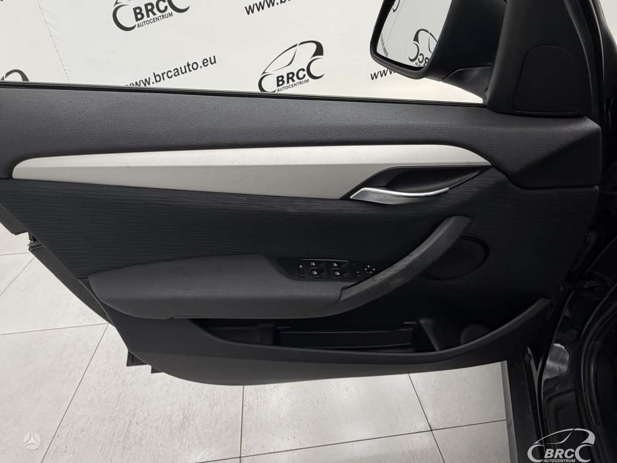 BMW X1, 2.0 l., off-road / crossover