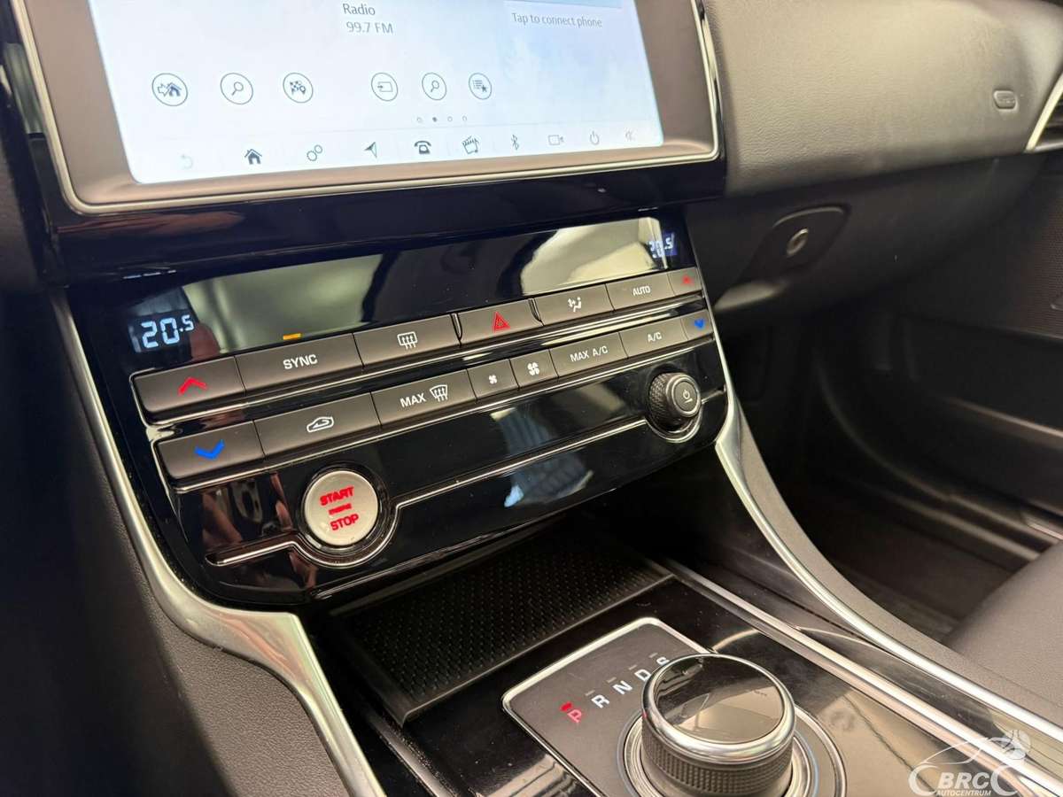 Jaguar XE, 2.0 l., Седан