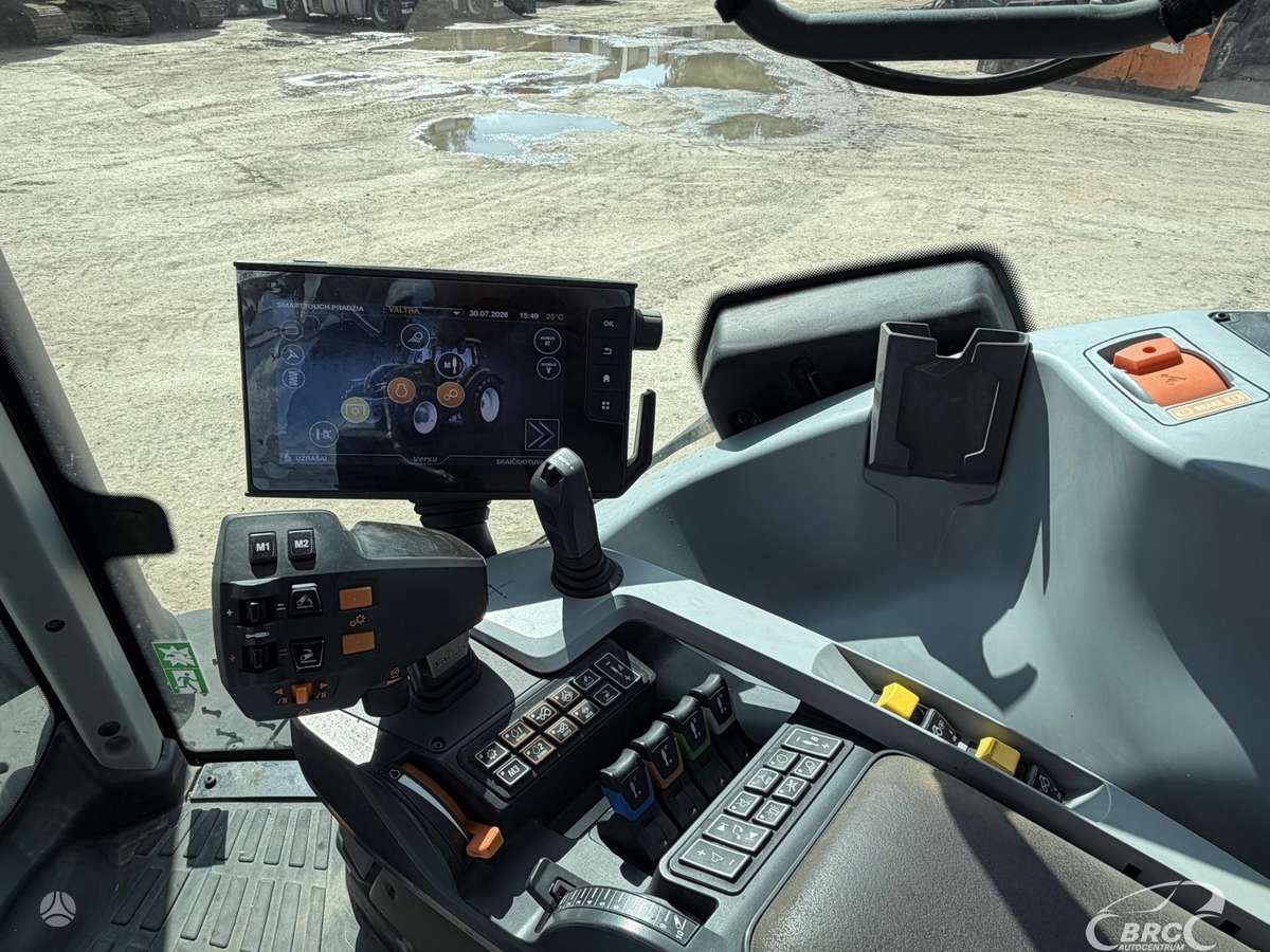Valtra T235, traktori