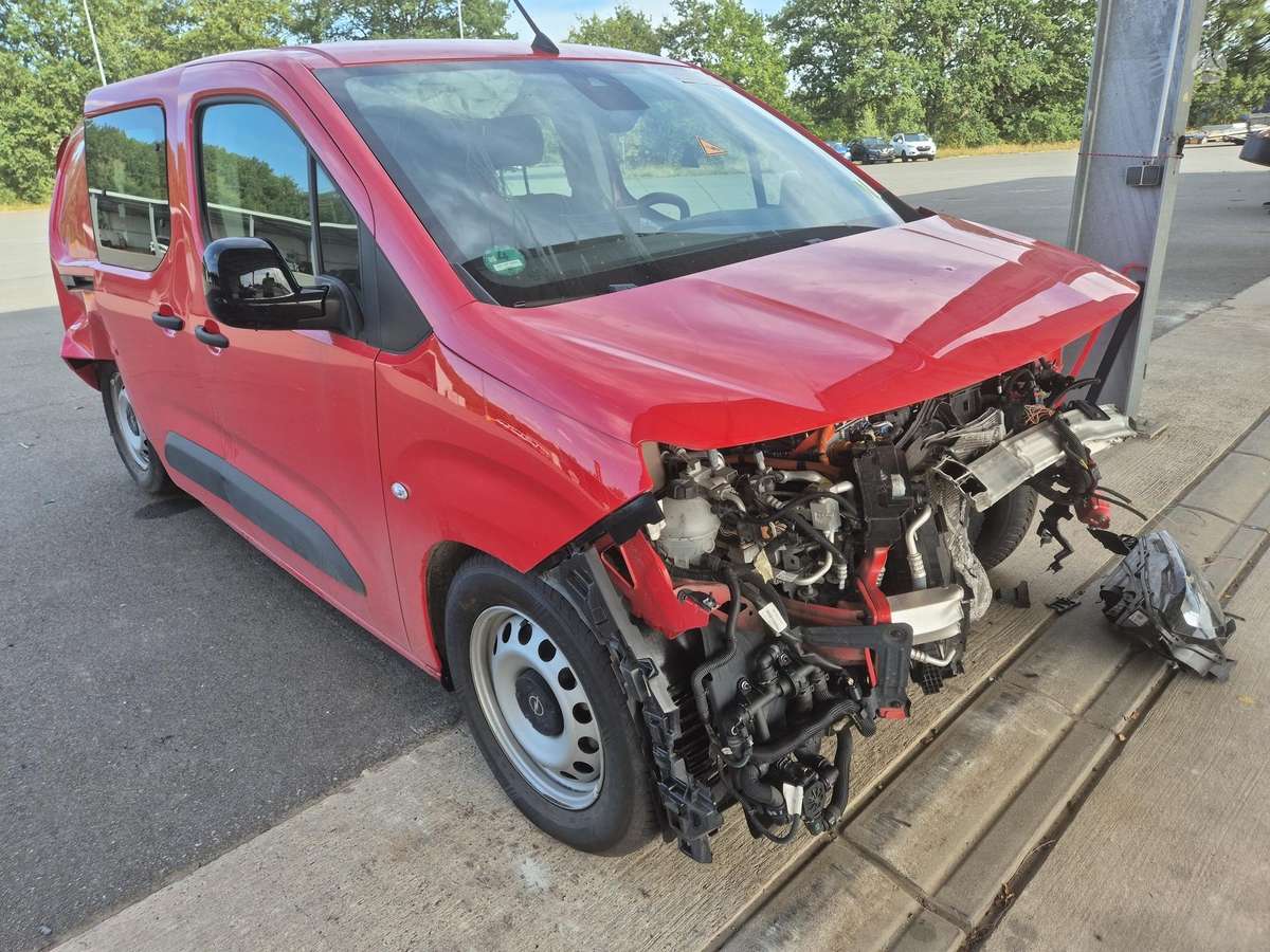 Opel Combo for parts. 9 151 km