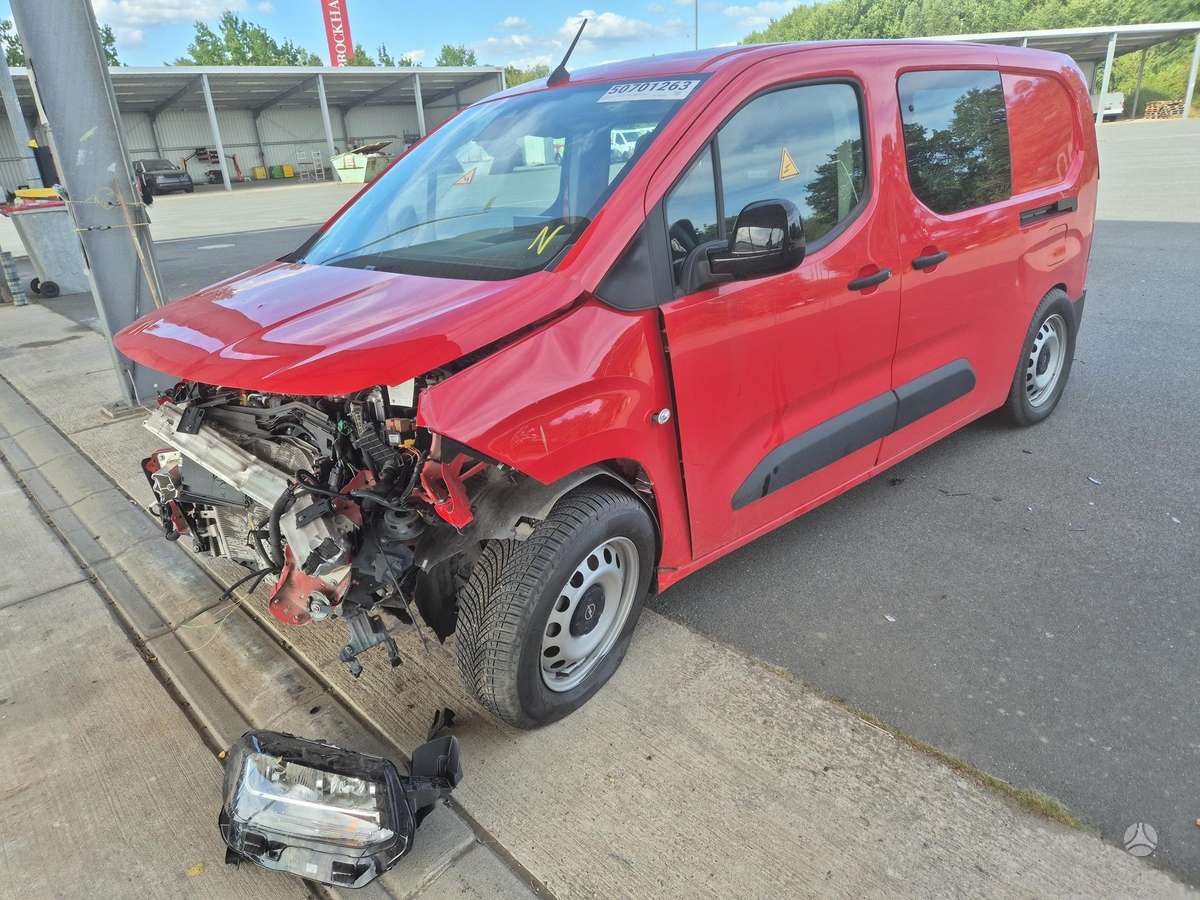 Opel Combo dalimis. 9 151 km