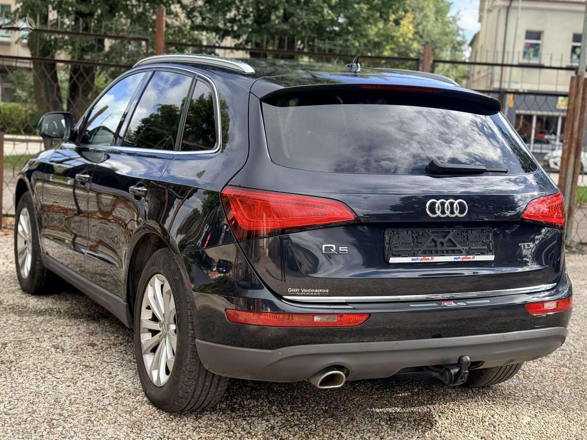 Audi Q5, 2.0 l., off-road / crossover