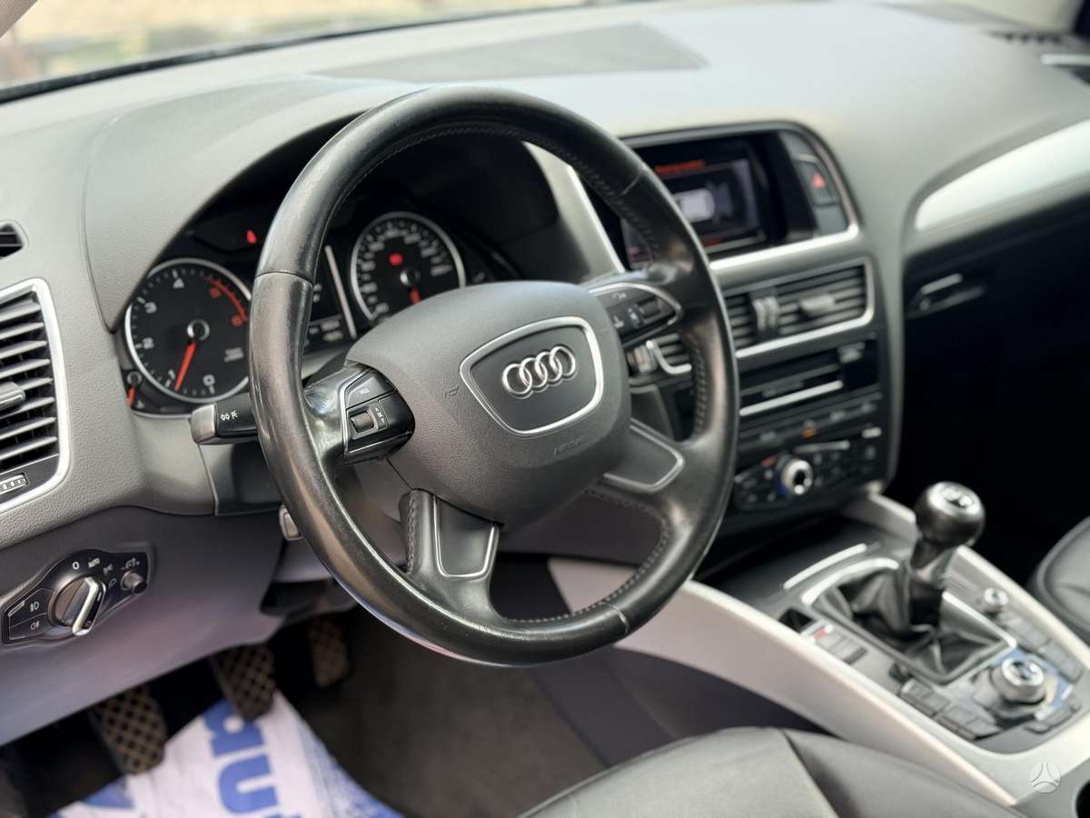 Audi Q5, 2.0 l., off-road / crossover