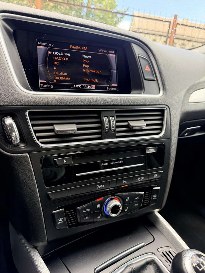 Audi Q5, 2.0 l., off-road / crossover