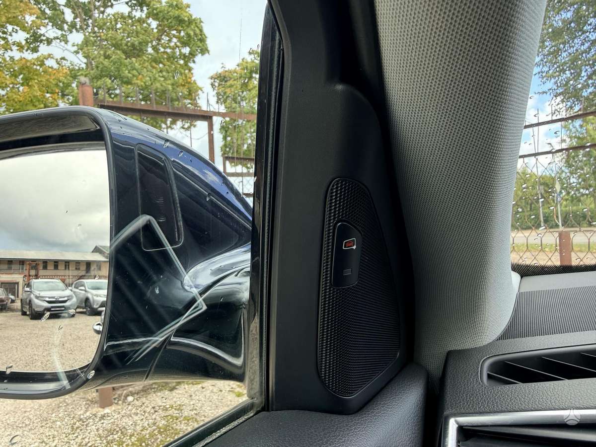 Audi Q5, 2.0 l., off-road / crossover