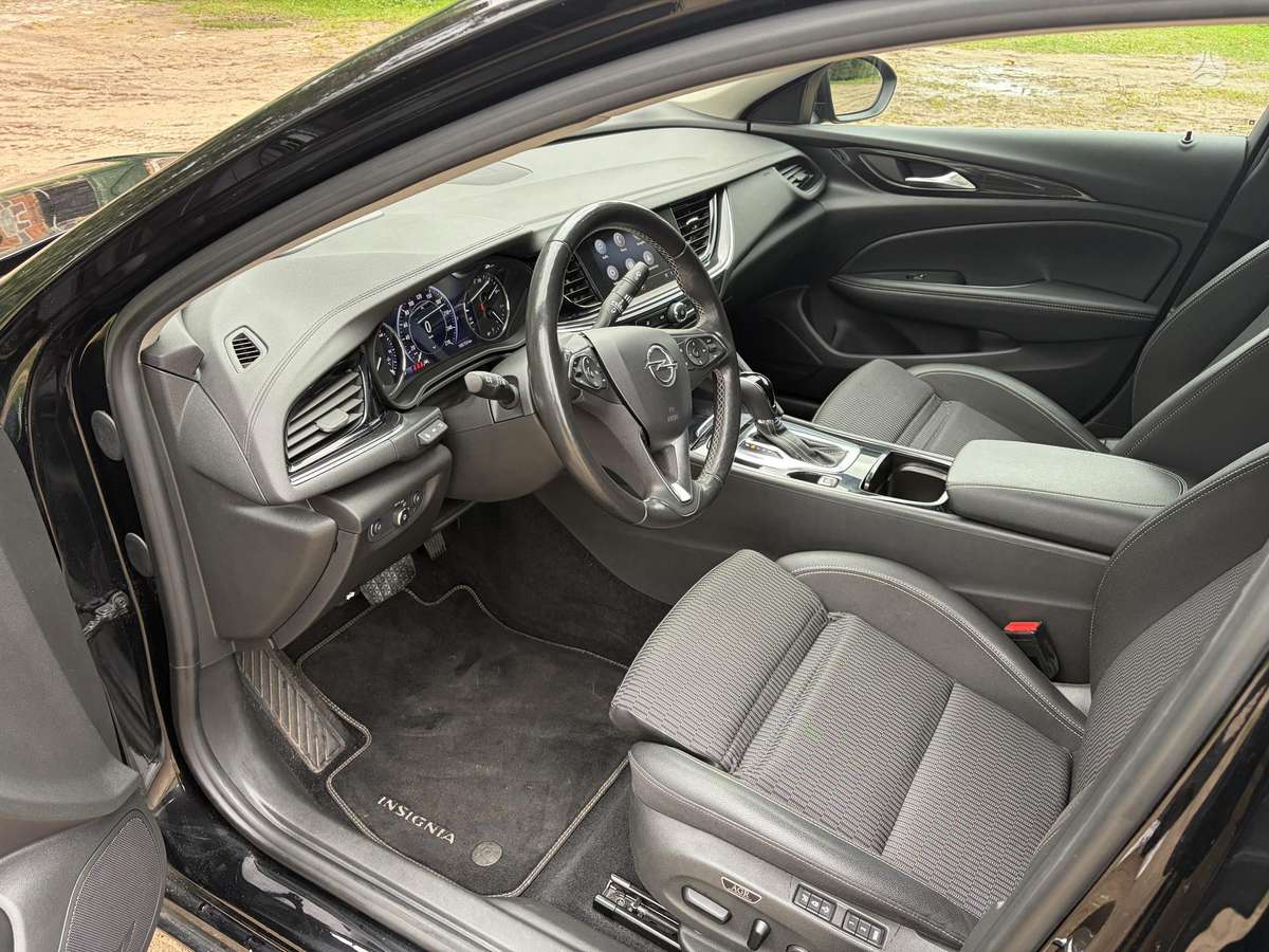Opel Insignia, 2.0 l., hatchback