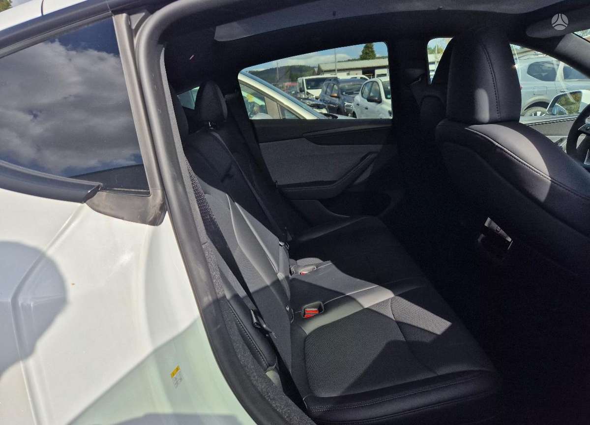 Tesla Model Y, Внедорожник / Кроссовер
