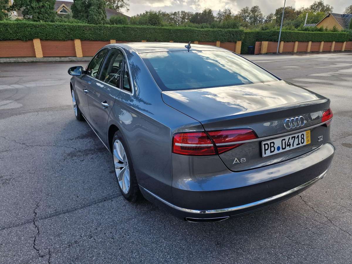 Audi A8, 3.0 l., Седан