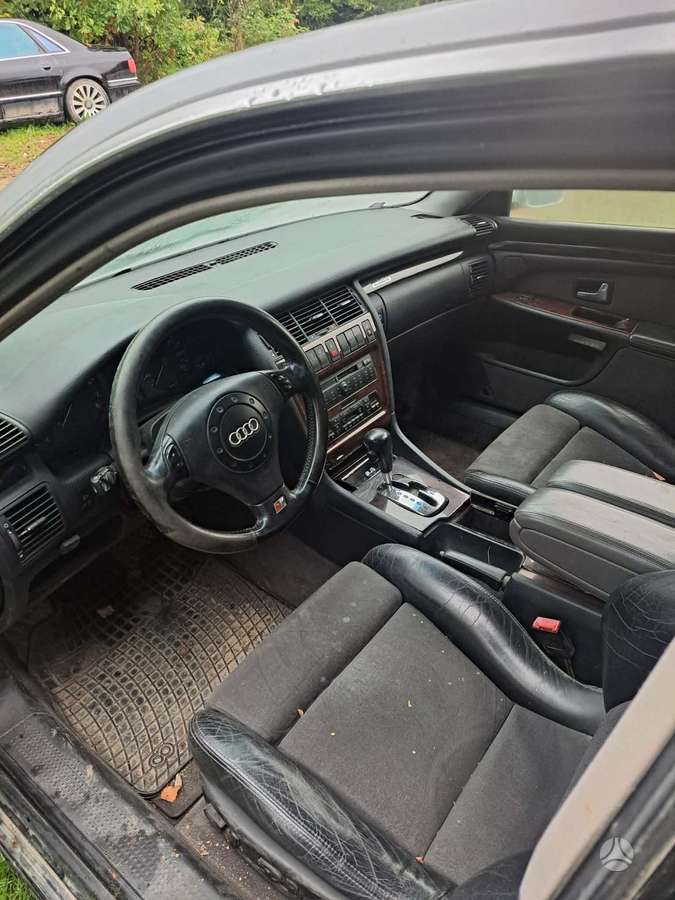 Audi A8, 4.2 l., Седан