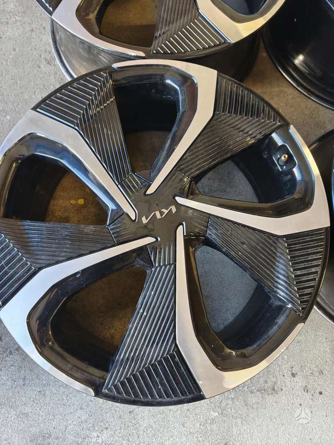 KIA EV6, lengvojo lydinio, R20