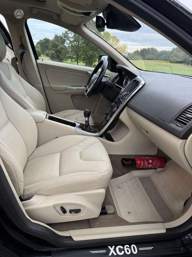 Volvo XC60, 2.0 l., Минивэн