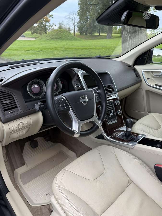 Volvo XC60, 2.0 l., Минивэн