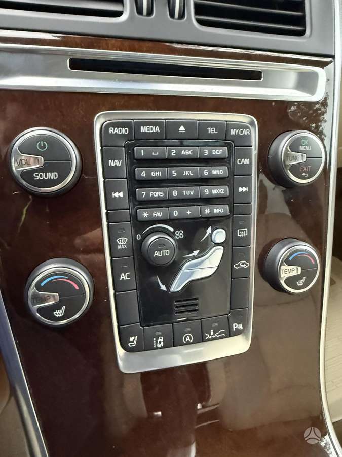Volvo XC60, 2.0 l., Минивэн