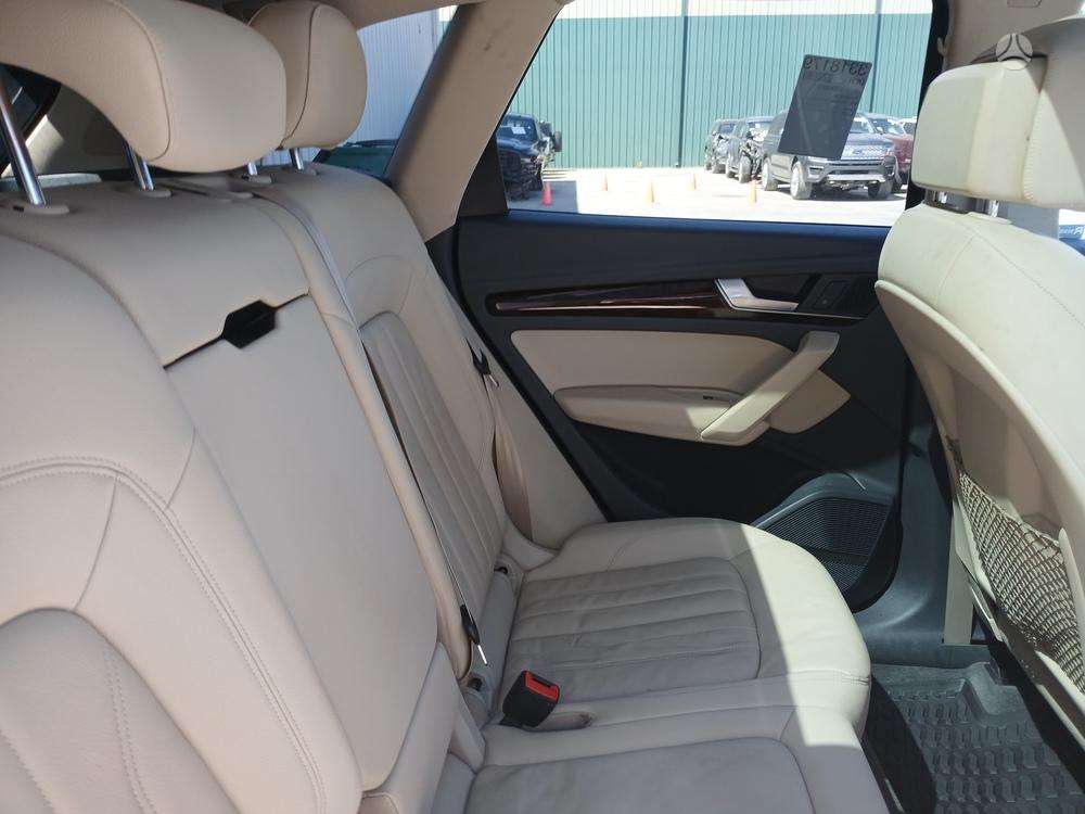 Audi Q5, 2.0 l., off-road / crossover