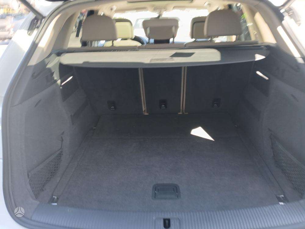 Audi Q5, 2.0 l., off-road / crossover