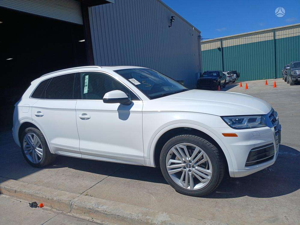 Audi Q5, 2.0 l., off-road / crossover