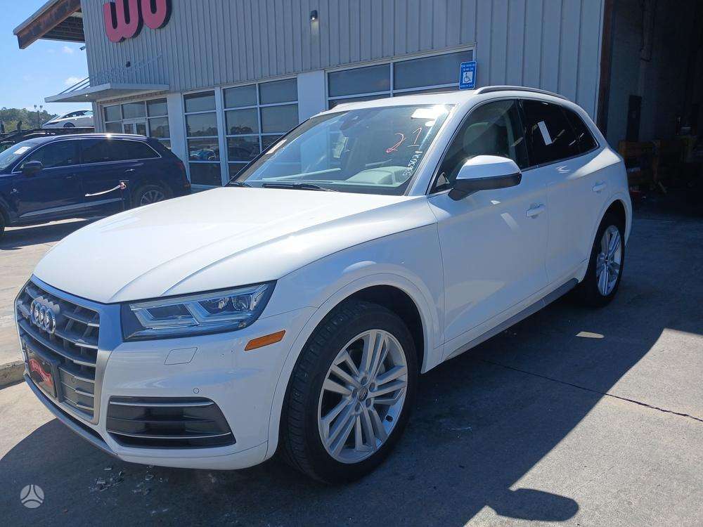 Audi Q5, 2.0 l., off-road / crossover