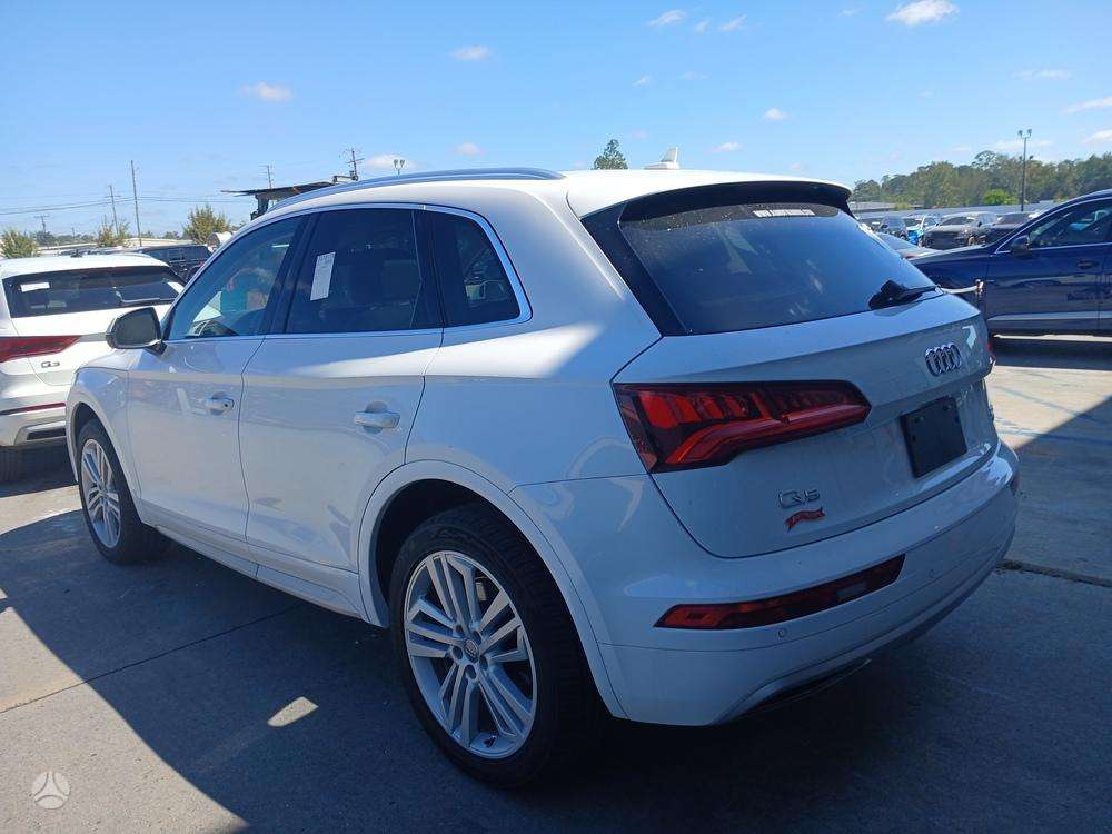 Audi Q5, 2.0 l., off-road / crossover