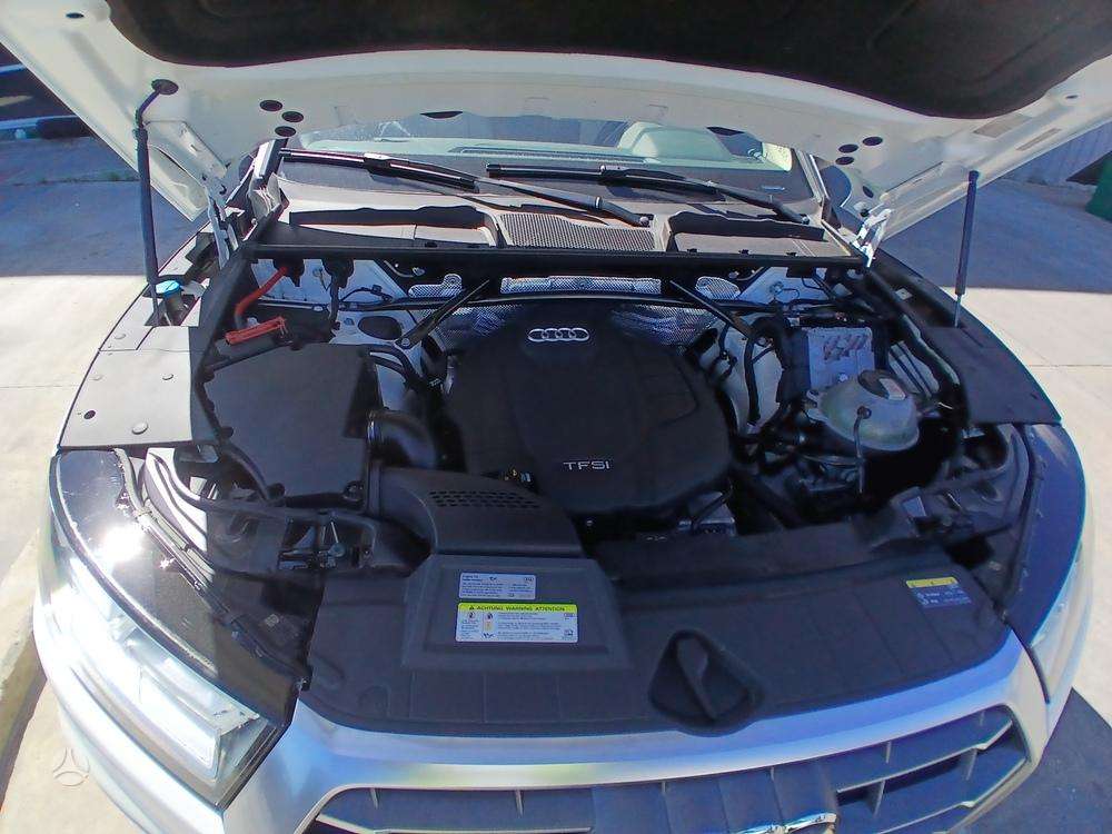 Audi Q5, 2.0 l., off-road / crossover