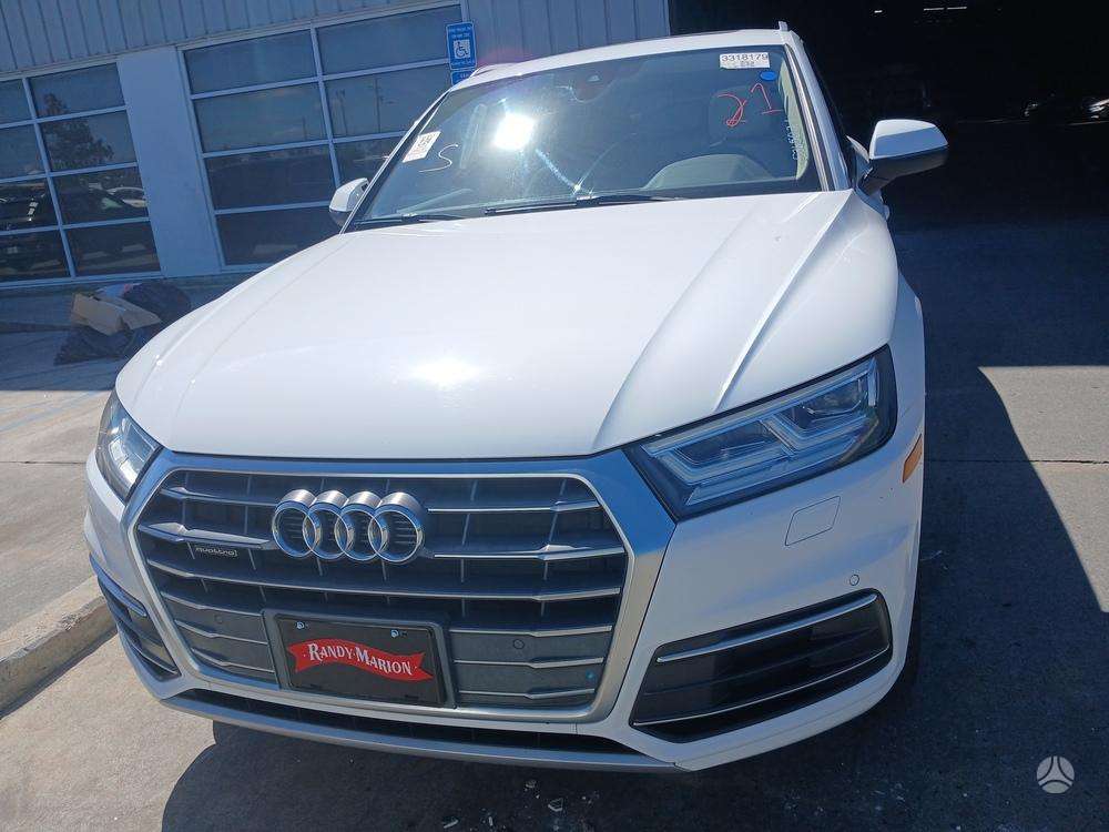 Audi Q5, 2.0 l., off-road / crossover