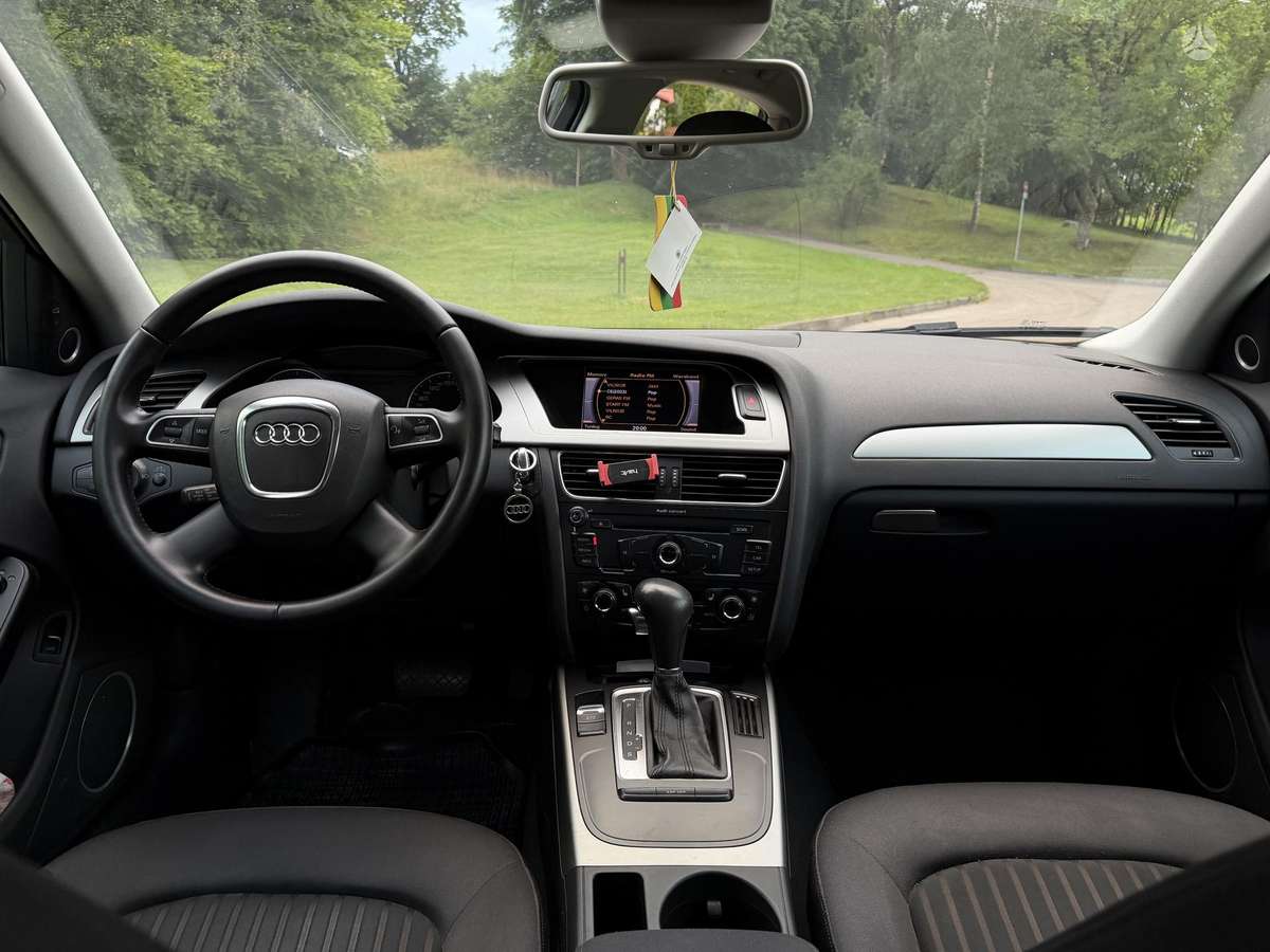 Audi A4, saloon / sedan