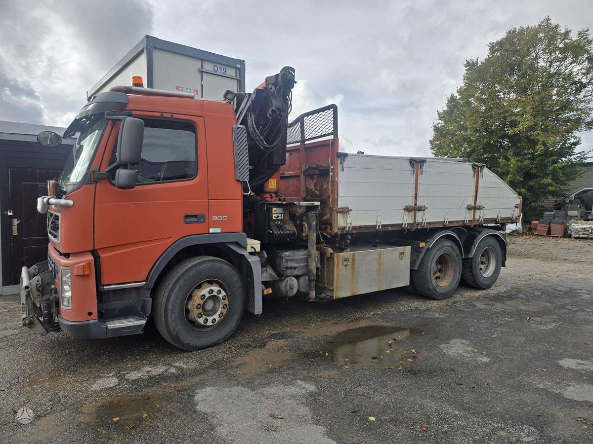 Volvo FM9, самосвалы с краном