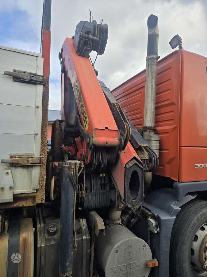 Volvo FM9, самосвалы с краном
