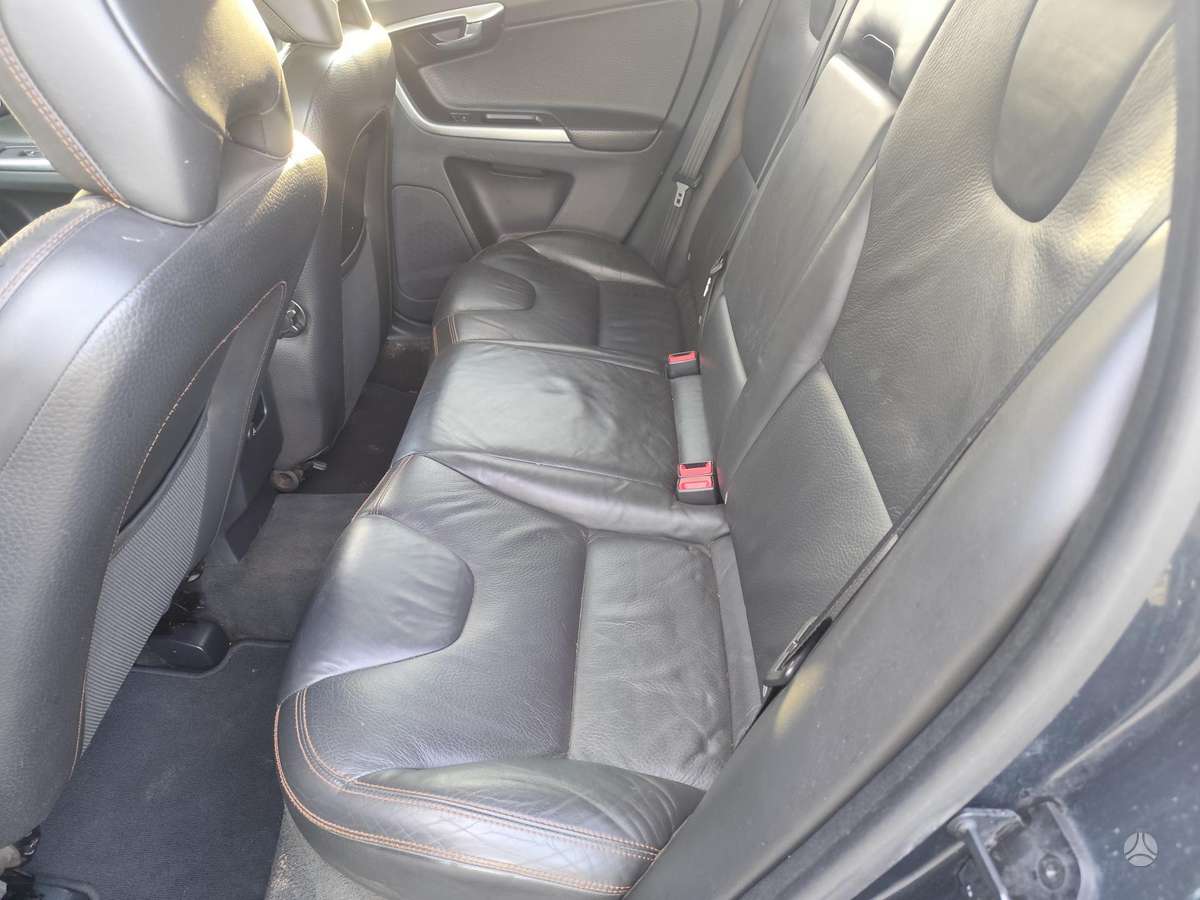 Volvo XC60, 2.0 l., Минивэн