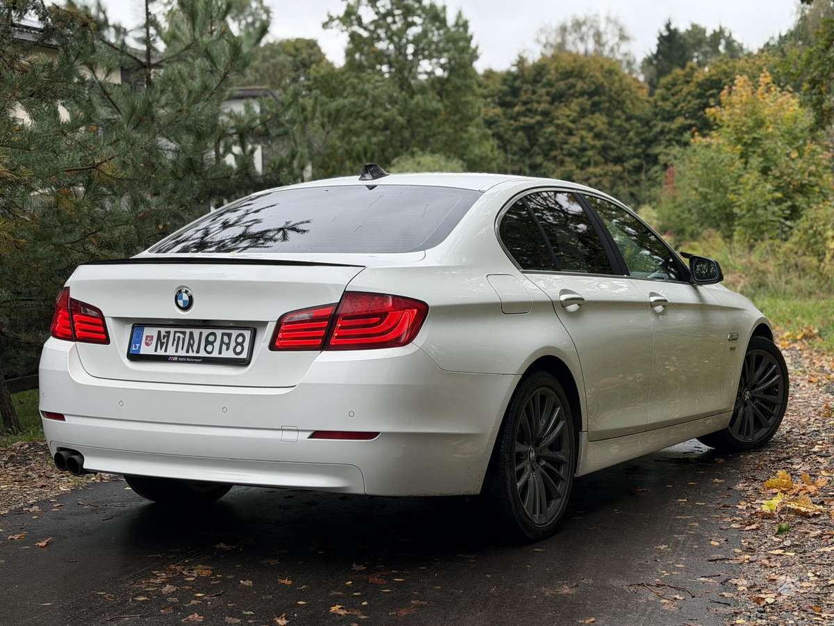 BMW 528, 2.0 l., Седан