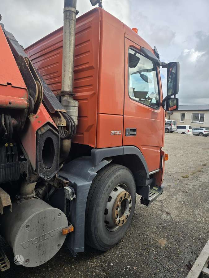 Volvo FM9, самосвалы с краном