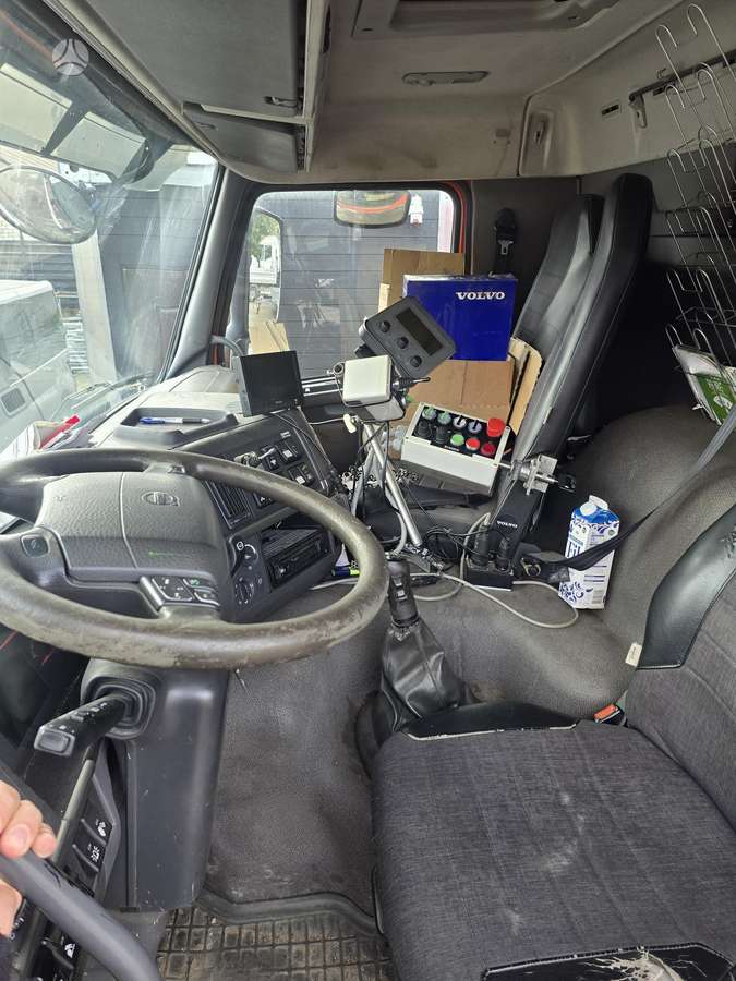 Volvo FM9, самосвалы с краном