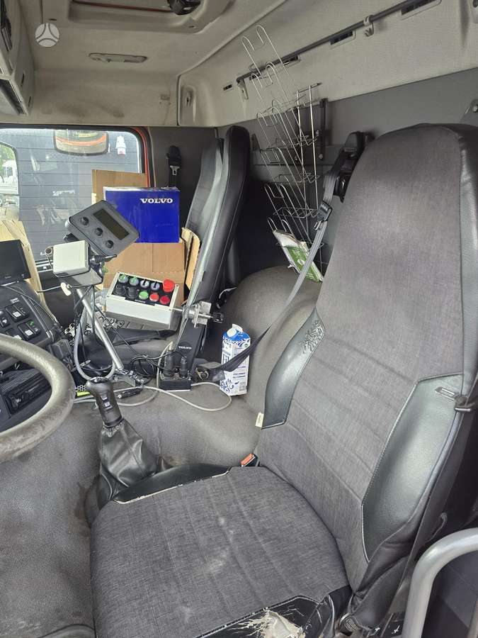 Volvo FM9, самосвалы с краном