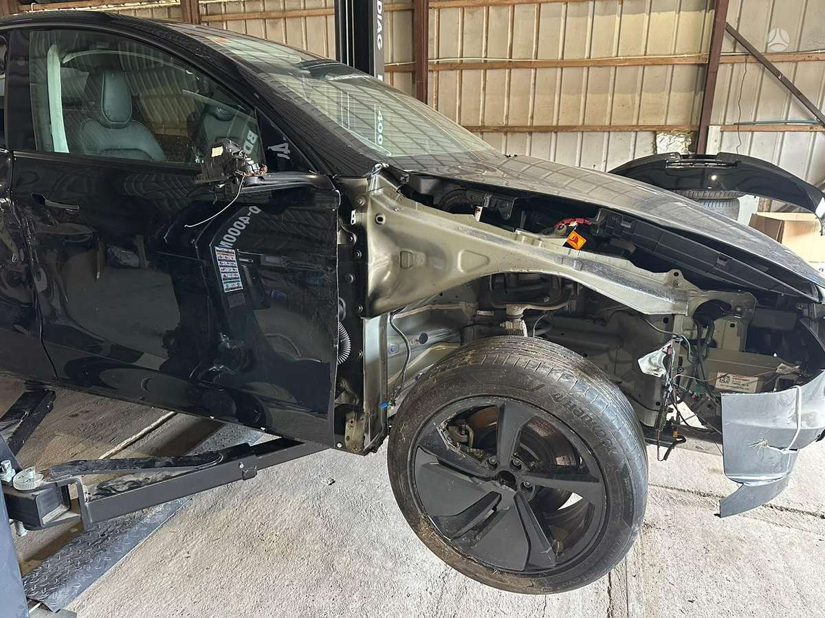 Tesla Model Y, off-road / crossover